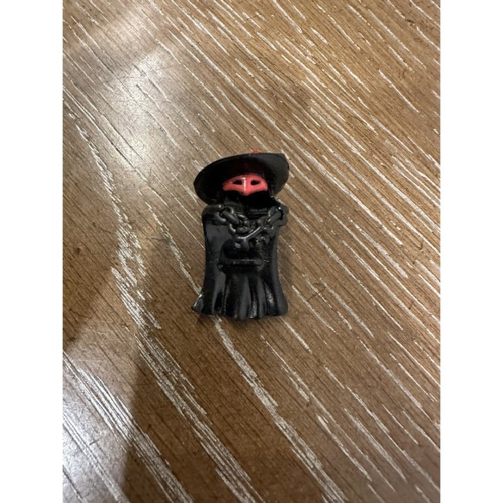 Fisher Price Imaginext Black Cowl & Mask With Pirate Hat, Red Feather